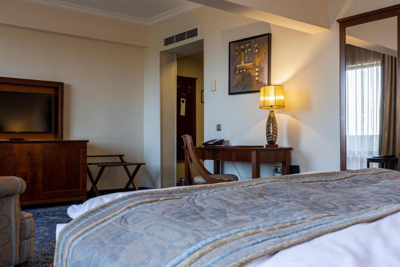 普利莫雷兹格兰德Spa酒店 布尔加斯 外观 照片 A room at the hotel